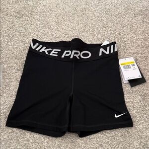 NWT Nike Pro 365 5” Shorts